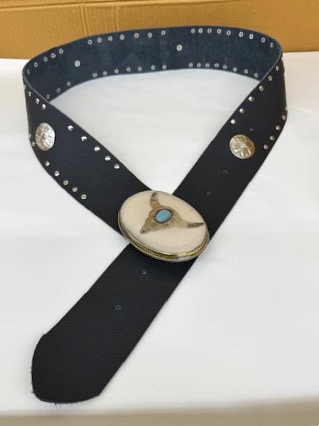 B422 Black leather belt