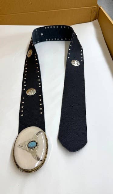 B422 Black leather belt